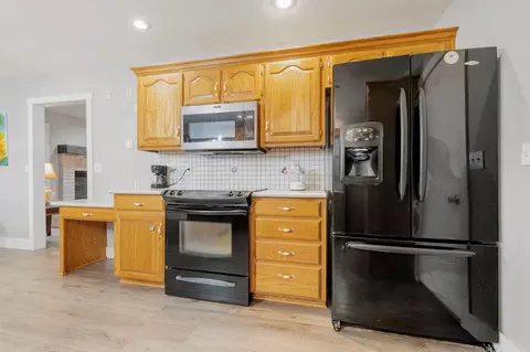 Kitchen - 1019 Daniels St, Aurora, MO 65605 photo 3 of 6
