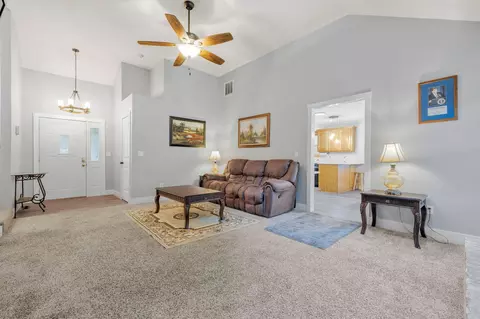 Entry Way - 1019 Daniels St, Aurora, MO 65605 photo 1 of 1