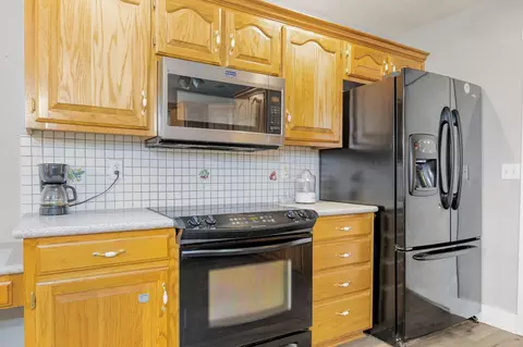 Kitchen - 1019 Daniels St, Aurora, MO 65605 photo 2 of 6