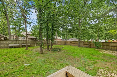 Exterior - 1019 Daniels St, Aurora, MO 65605 photo 11 of 12