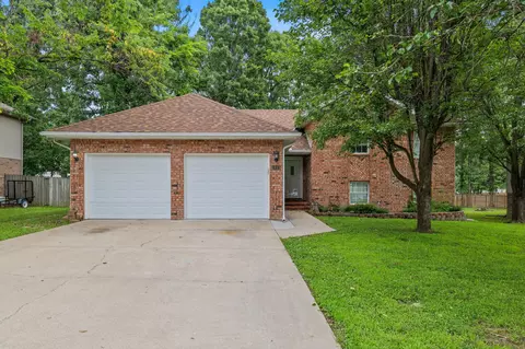 Exterior - 1019 Daniels St, Aurora, MO 65605 photo 2 of 12