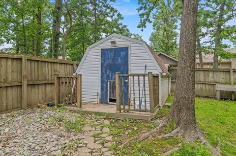 Exterior - 1019 Daniels St, Aurora, MO 65605 photo 6 of 12