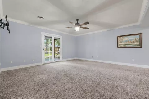 Living - 1019 Daniels St, Aurora, MO 65605 photo 2 of 4