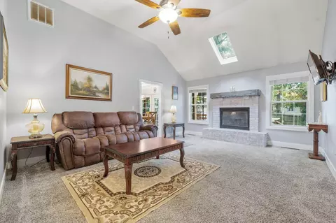 Living - 1019 Daniels St, Aurora, MO 65605 photo 1 of 4