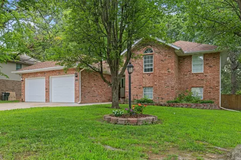 Exterior - 1019 Daniels St, Aurora, MO 65605 photo 3 of 12
