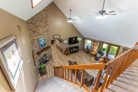 Entry Way - 506 Hansen Ln, Gainesville, MO 65655 photo 8 of 14