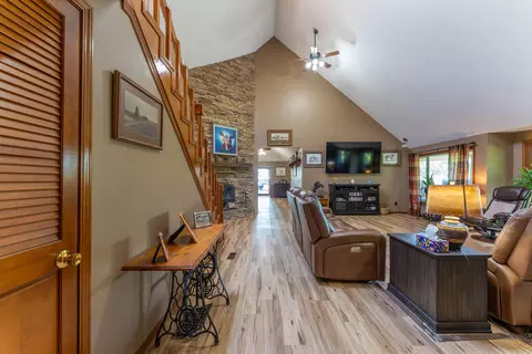Entry Way - 506 Hansen Ln, Gainesville, MO 65655 photo 2 of 14