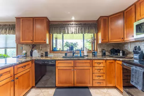 Kitchen - 506 Hansen Ln, Gainesville, MO 65655 photo 3 of 4
