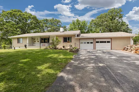 818 Walnut Dr, Warsaw, MO 65355