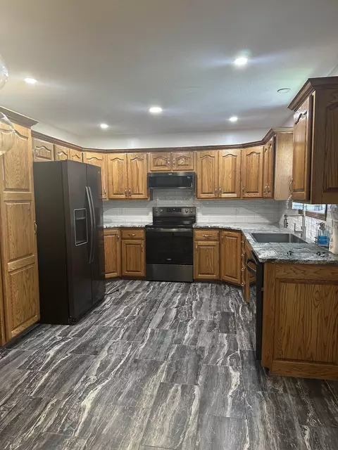 Kitchen - 48 Drop Tine Dr, Strafford, MO 65757 photo 2 of 4