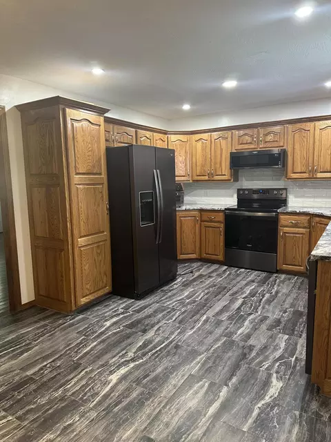 Kitchen - 48 Drop Tine Dr, Strafford, MO 65757 photo 1 of 4