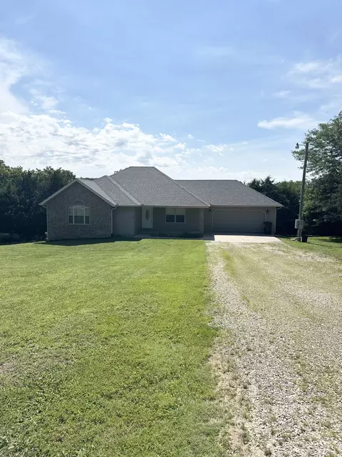 48 Drop Tine Dr, Strafford, MO 65757