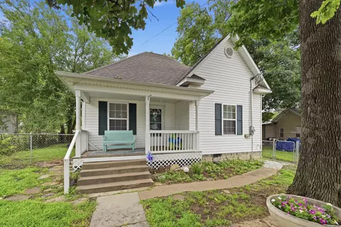 524 Walnut St, Carthage, MO 64836