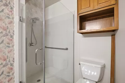 Bath - 4044 S 4046 S Miranda Ct, Springfield, MO 65807 photo 2 of 5