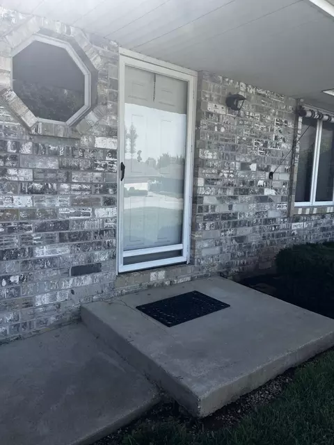 Exterior - 4044 S 4046 S Miranda Ct, Springfield, MO 65807 photo 4 of 5