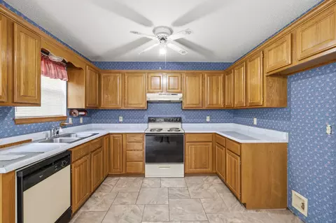 Kitchen - 4044 S 4046 S Miranda Ct, Springfield, MO 65807 photo 1 of 3