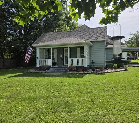830 S Park Ave, Aurora, MO 65605