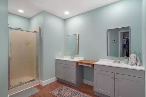 Bath - 1917 S Forrest Heights Ave, Springfield, MO 65809 photo 2 of 3