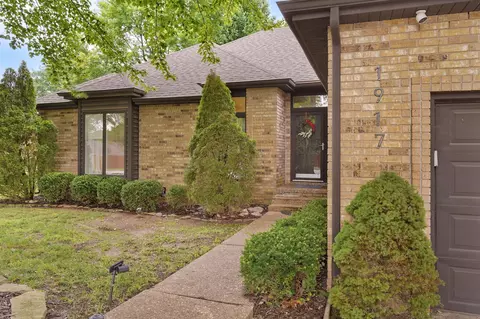 Exterior - 1917 S Forrest Heights Ave, Springfield, MO 65809 photo 2 of 7