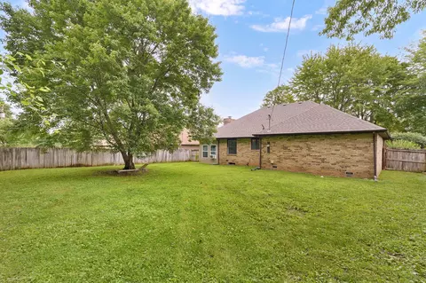 Exterior - 1917 S Forrest Heights Ave, Springfield, MO 65809 photo 4 of 7