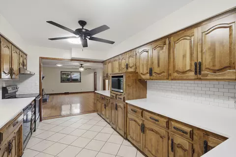 Kitchen - 4017 S Fairway Ave, Springfield, MO 65804 photo 2 of 4