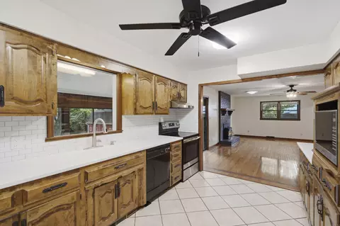 Kitchen - 4017 S Fairway Ave, Springfield, MO 65804 photo 3 of 4