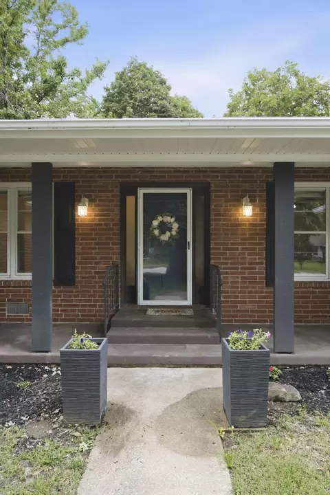 Exterior - 4017 S Fairway Ave, Springfield, MO 65804 photo 3 of 8