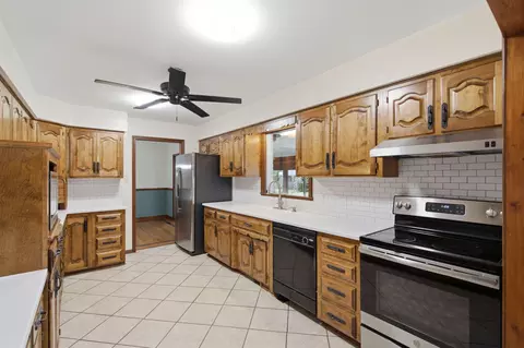 Kitchen - 4017 S Fairway Ave, Springfield, MO 65804 photo 4 of 4