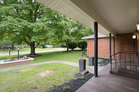 Exterior - 4017 S Fairway Ave, Springfield, MO 65804 photo 4 of 8