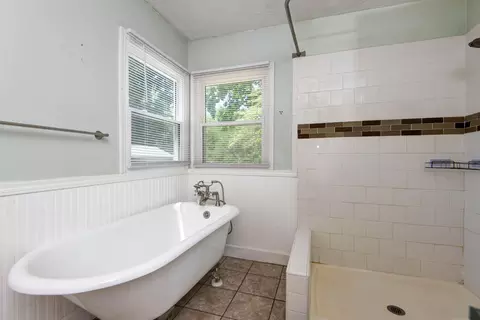 Bath - 1235 E Stanford St, Springfield, MO 65804 photo 2 of 3