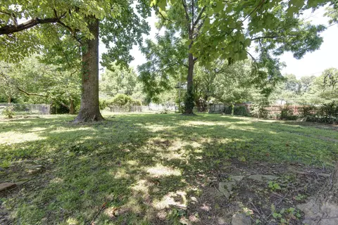 Exterior - 1235 E Stanford St, Springfield, MO 65804 photo 5 of 8