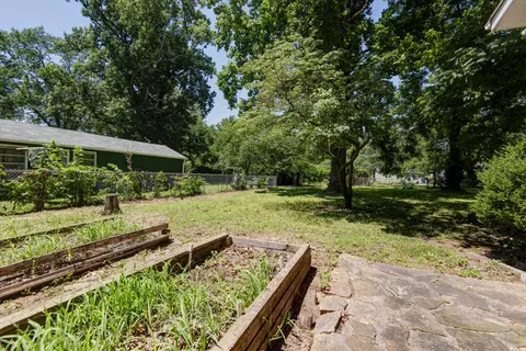 Exterior - 1235 E Stanford St, Springfield, MO 65804 photo 4 of 8