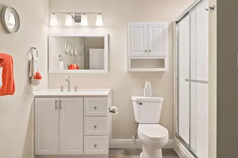 Bath - 1952 Pointe Royale Dr, Branson, MO 65616 photo 5 of 5