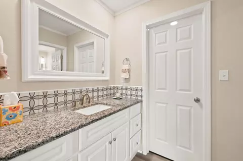 Bath - 1952 Pointe Royale Dr, Branson, MO 65616 photo 2 of 5