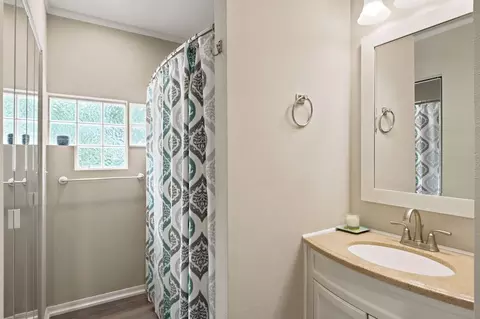 Bath - 1952 Pointe Royale Dr, Branson, MO 65616 photo 3 of 5