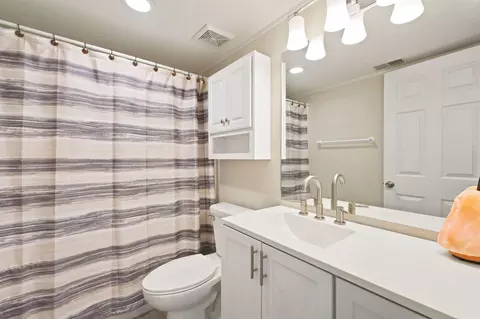 Bath - 1952 Pointe Royale Dr, Branson, MO 65616 photo 4 of 5