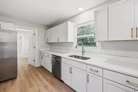 Kitchen - 395 Caudill Way, Branson, MO 65616 photo 2 of 4