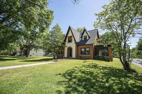 828 S Delaware Ave, Springfield, MO 65802