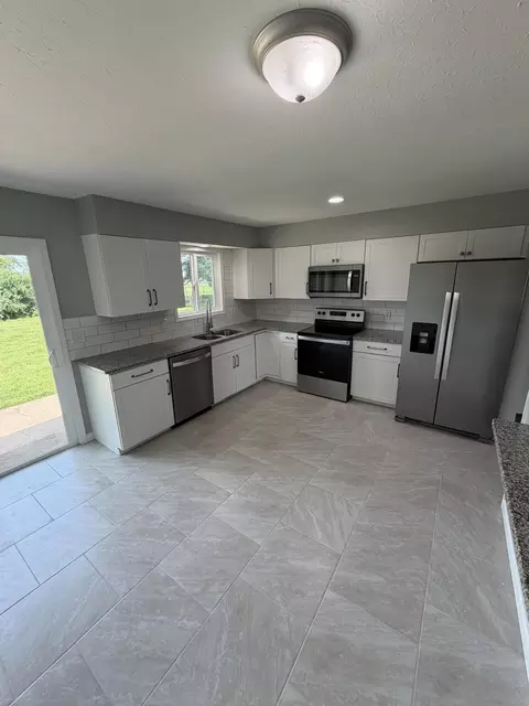125 N Grand Prairie Dr, Willard, MO 65781 photo 2