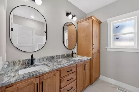 Bath - 1749 E Skyline, Ozark, MO 65721 photo 4 of 5