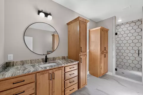 Bath - 1749 E Skyline, Ozark, MO 65721 photo 2 of 5