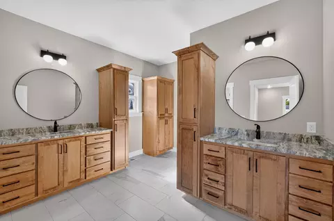 Bath - 1749 E Skyline, Ozark, MO 65721 photo 1 of 5