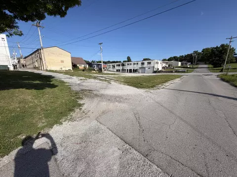 130 W Webster Ave, Ava, MO 65608 photo 10