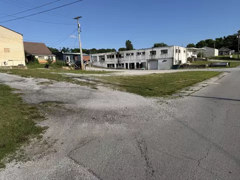 130 W Webster Ave, Ava, MO 65608 photo 11