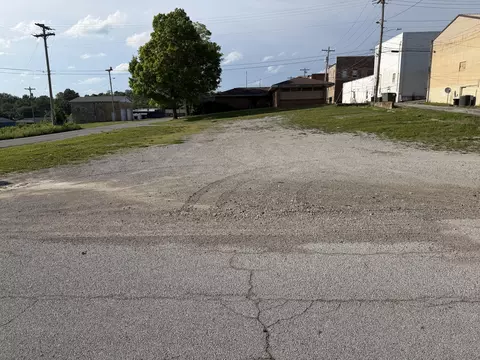 130 W Webster Ave, Ava, MO 65608 photo 4
