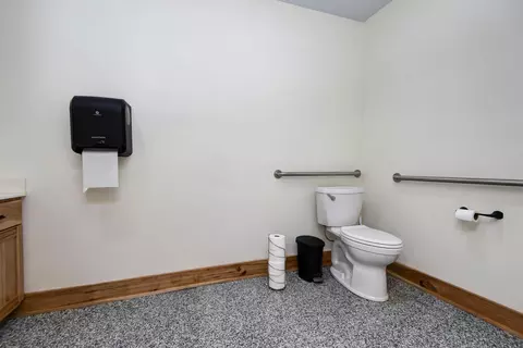 Bath - 2210 Diggins Rd, Seymour, MO 65746 photo 3 of 4
