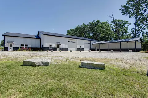 2210 Diggins Rd, Seymour, MO 65746