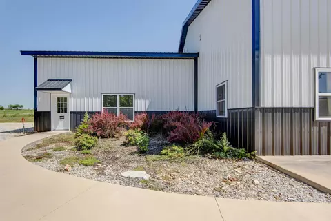 Exterior - 2210 Diggins Rd, Seymour, MO 65746 photo 1 of 7