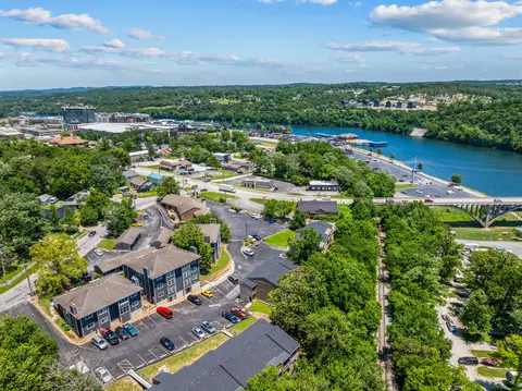 118 W Hensley St #2D, Branson, MO 65616