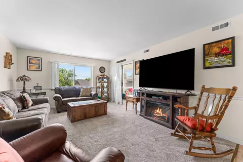 Living - 118 W Hensley St #2D, Branson, MO 65616 photo 1 of 3